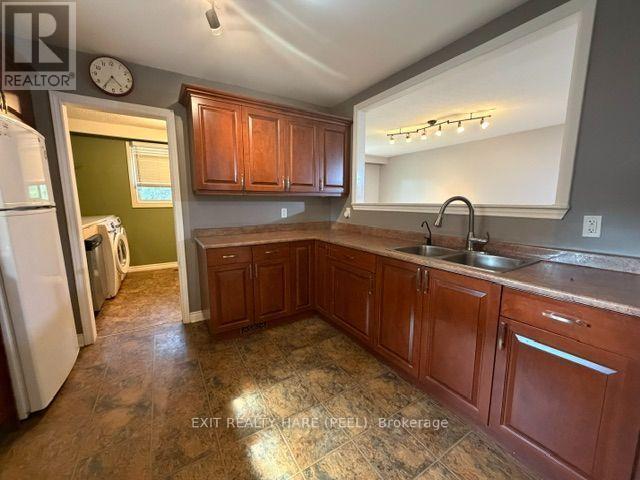 91 BURBANK CRESCENT - 12