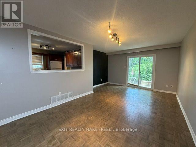 91 BURBANK CRESCENT - 6