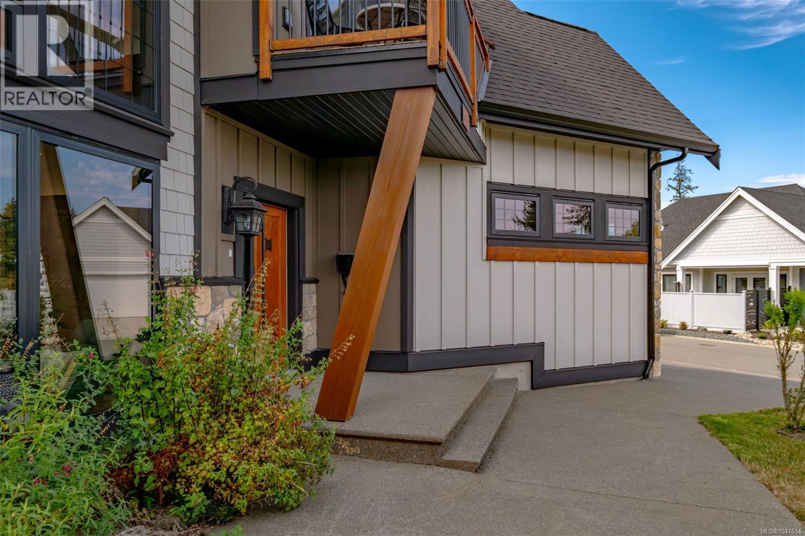 492 Cottage Dr, Qualicum Beach
