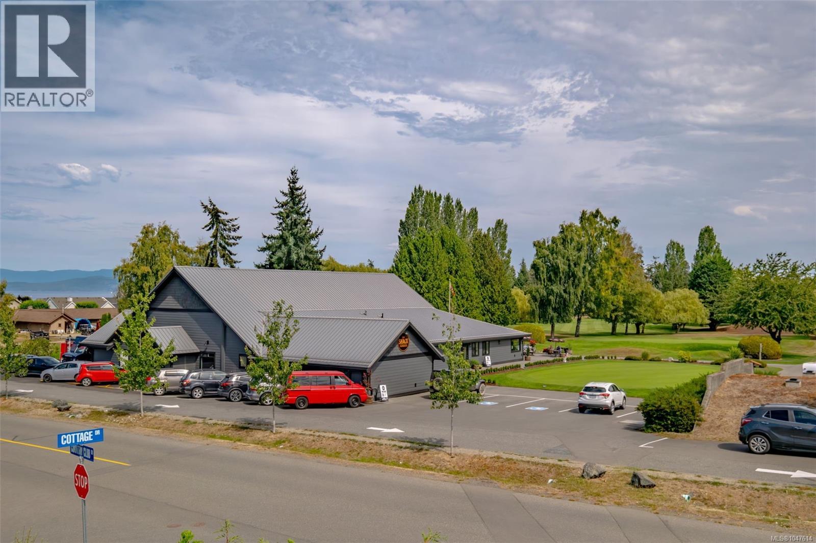 492 Cottage Dr, Qualicum Beach