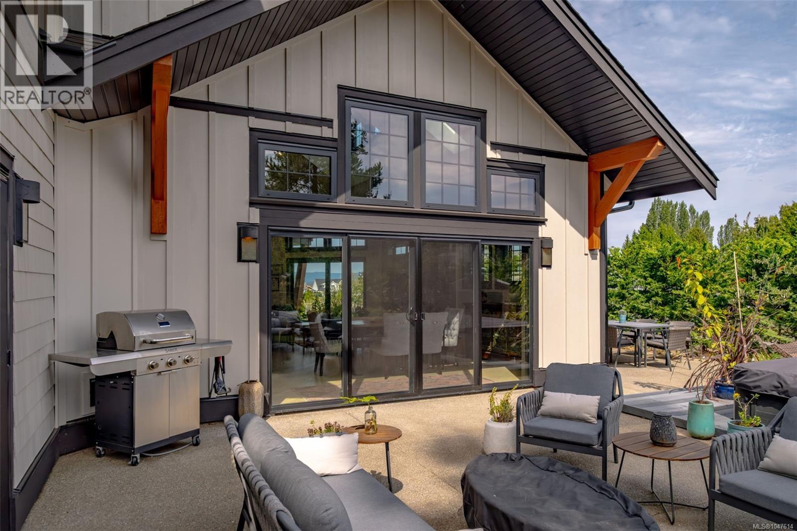492 Cottage Dr, Qualicum Beach