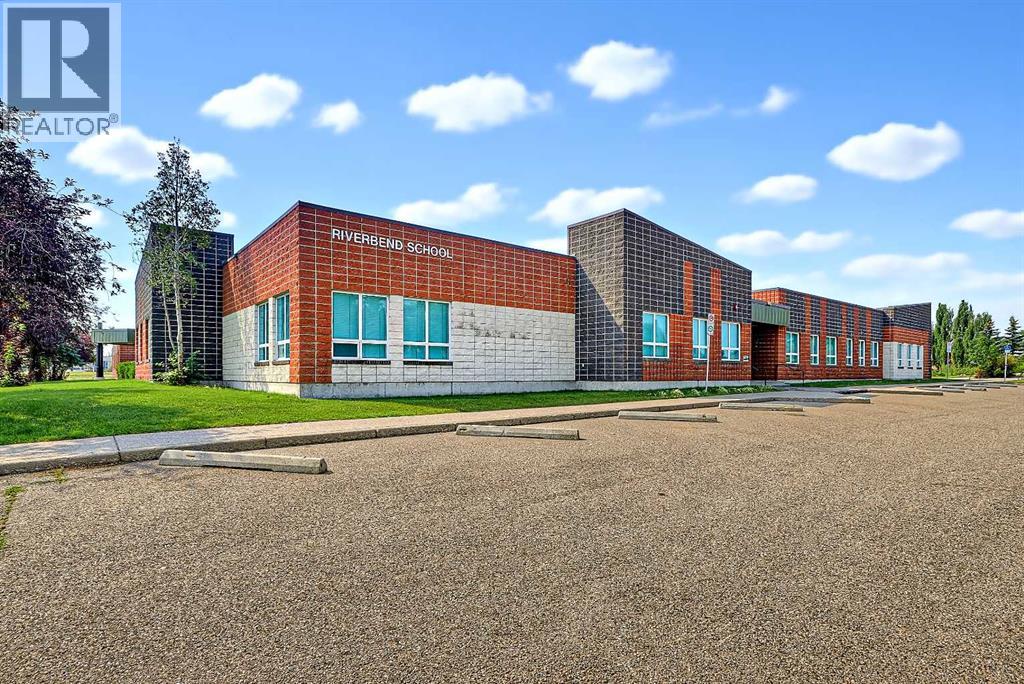 40 River Valley Crescent SE - 42