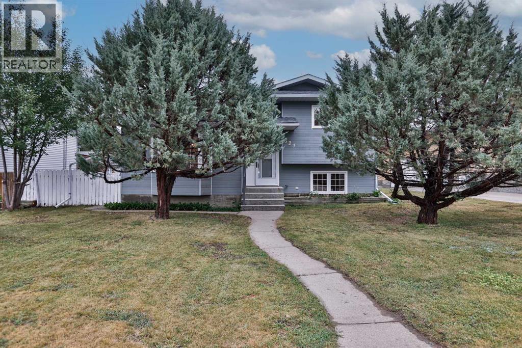 527 2 Street N - 1