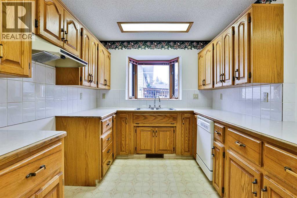 527 2 Street N - Image 16
