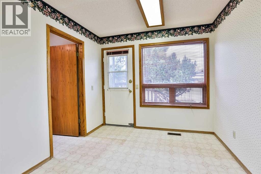 527 2 Street N - Image 17