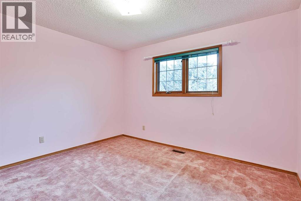 527 2 Street N - Image 20