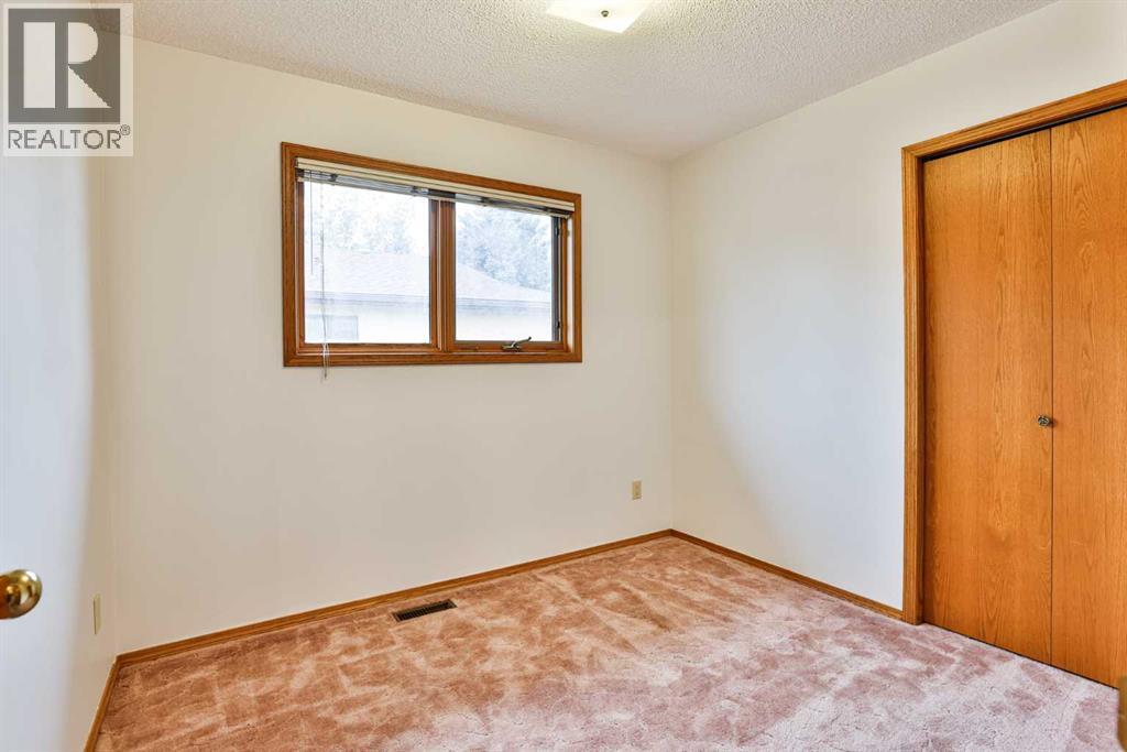 527 2 Street N - Image 22