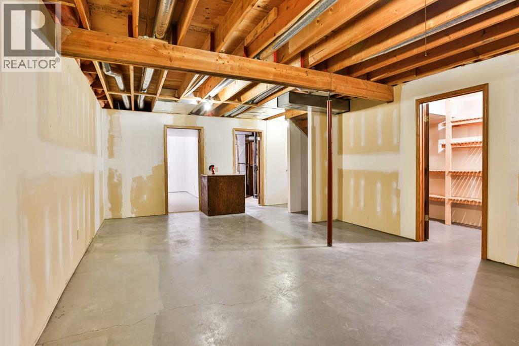 527 2 Street N - 32