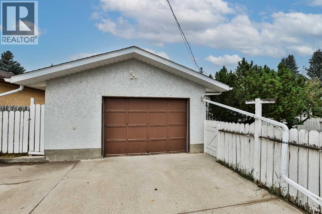 527 2 Street N - 7