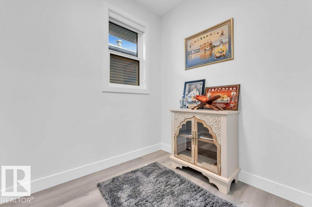 #3525 42 AVE AV - Image 32