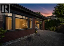 5066 Springs Boulevard, Delta, BC V4M0A7 Photo 10