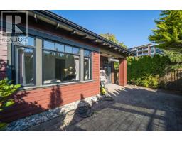5066 Springs Boulevard, Delta, BC V4M0A7 Photo 11