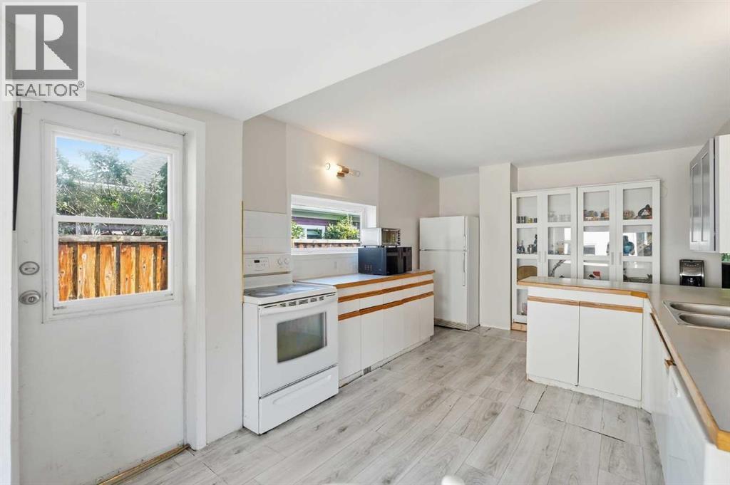 211 7 Street NE - 11