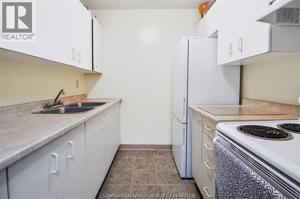 #404 130 Park AVENUE East - 3