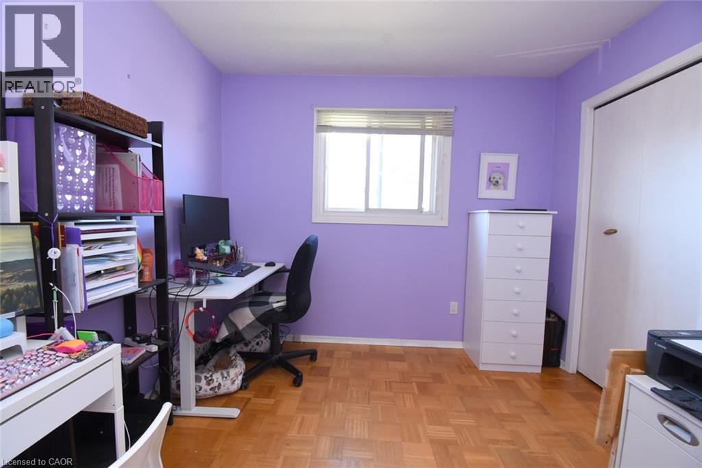 1345 COLONSAY Drive - Image 21