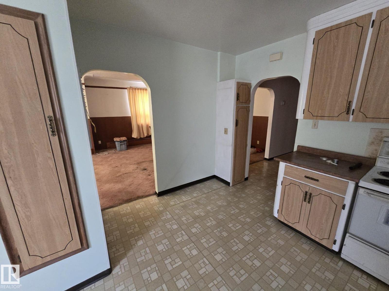 9839 81 AV NW - Image 4