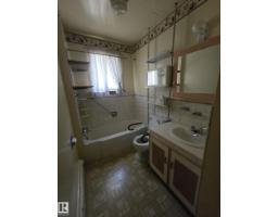 9839 81 Av Nw, Edmonton, AB T6E1W4 Photo 9