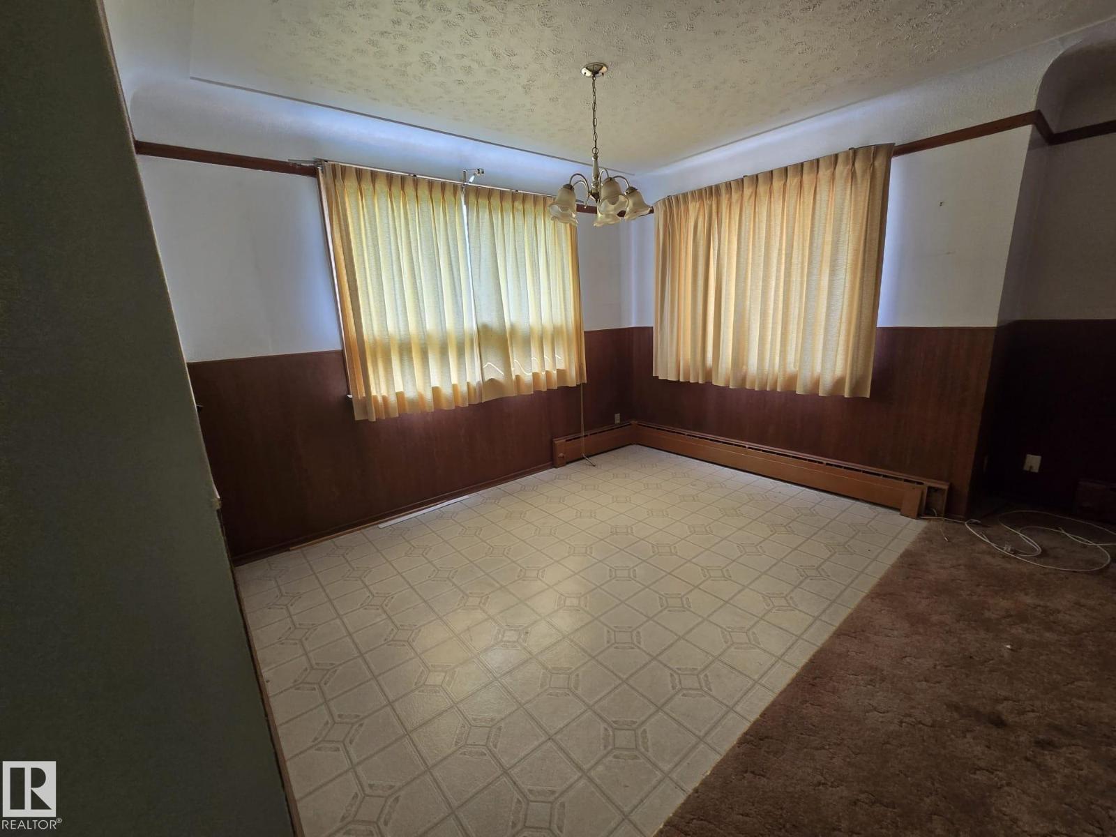 9839 81 AV NW - Image 6