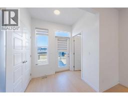 4pc Bathroom - 186 Aquila Drive Nw, Calgary, AB T3R1Y5 Photo 12