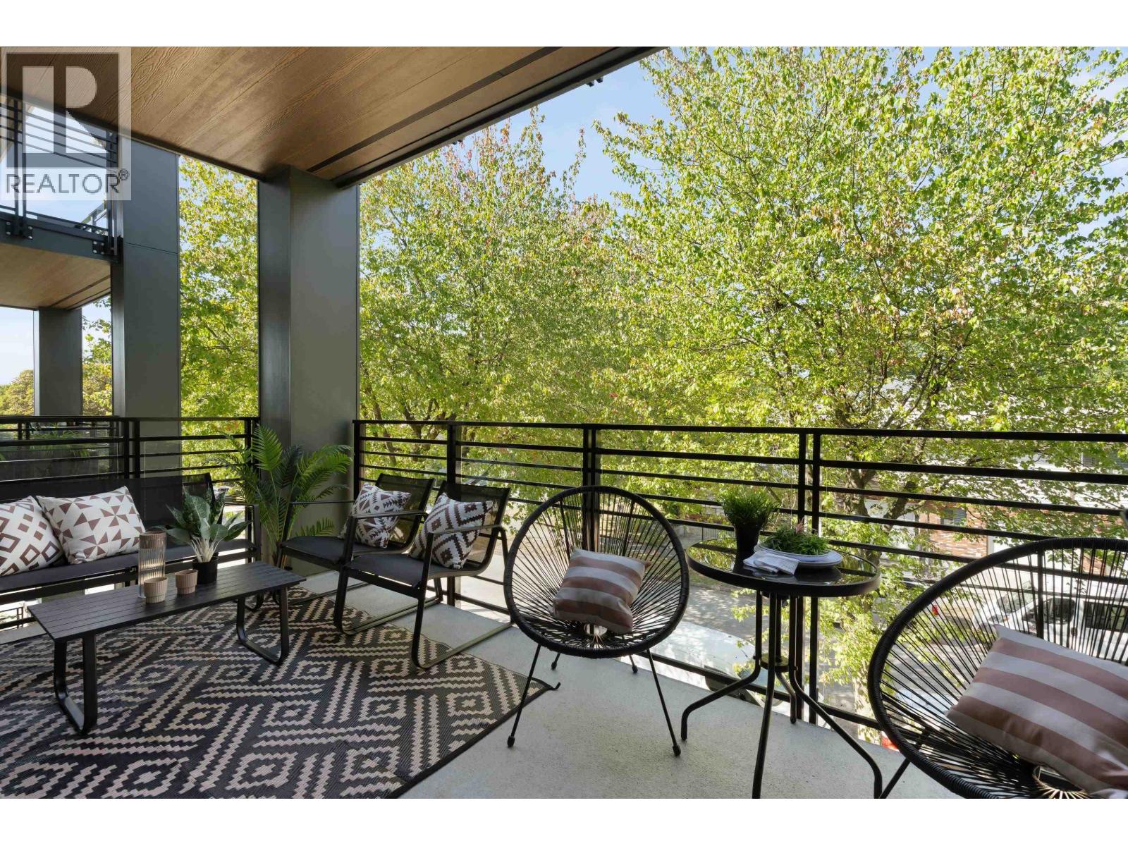 306 2450 GARDEN DRIVE, Vancouver