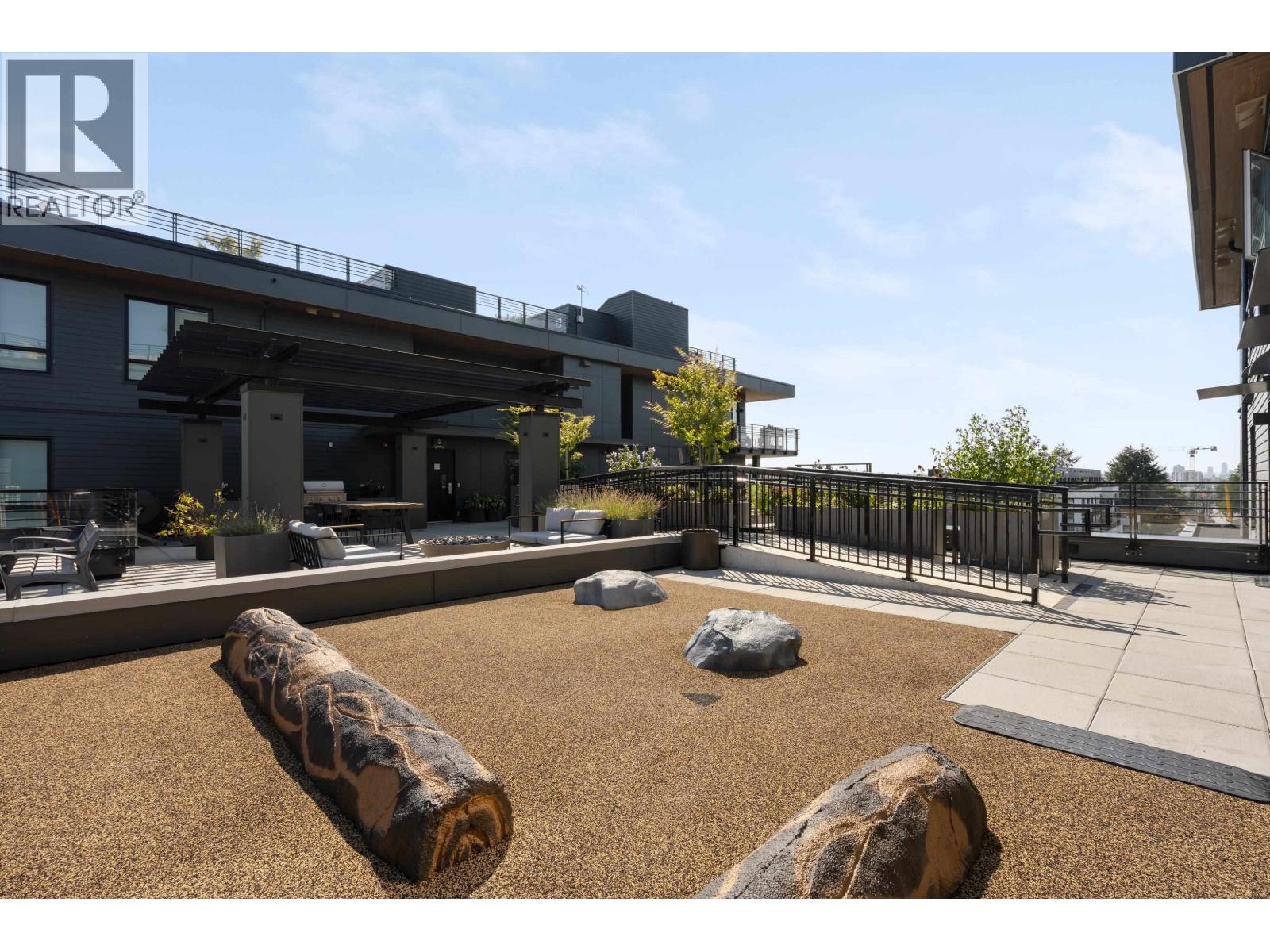 306 2450 GARDEN DRIVE, Vancouver