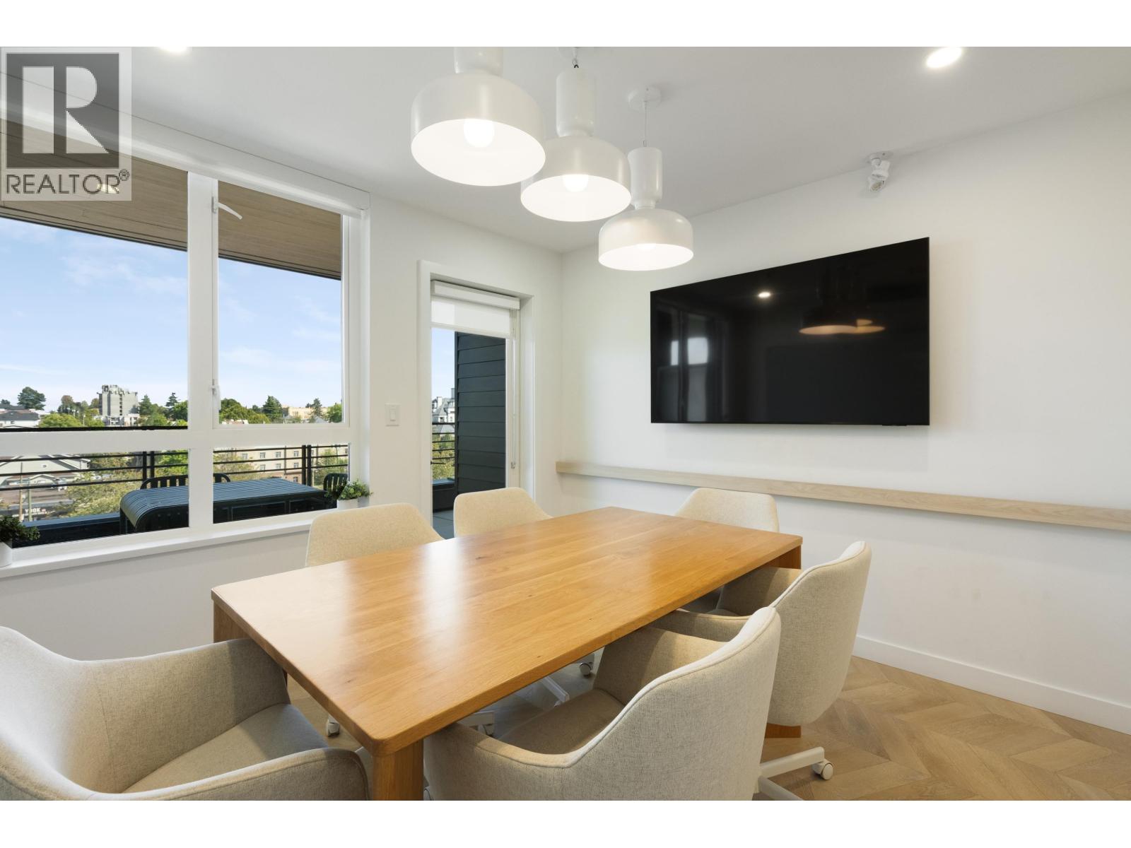 306 2450 GARDEN DRIVE, Vancouver