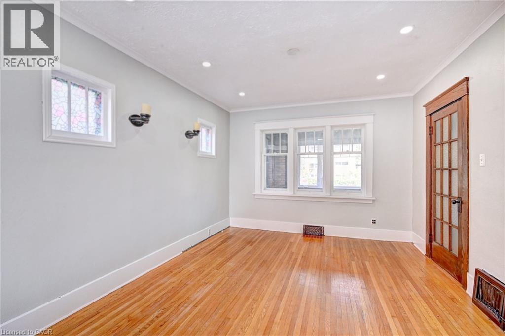 147 COURTLAND Avenue E - 9