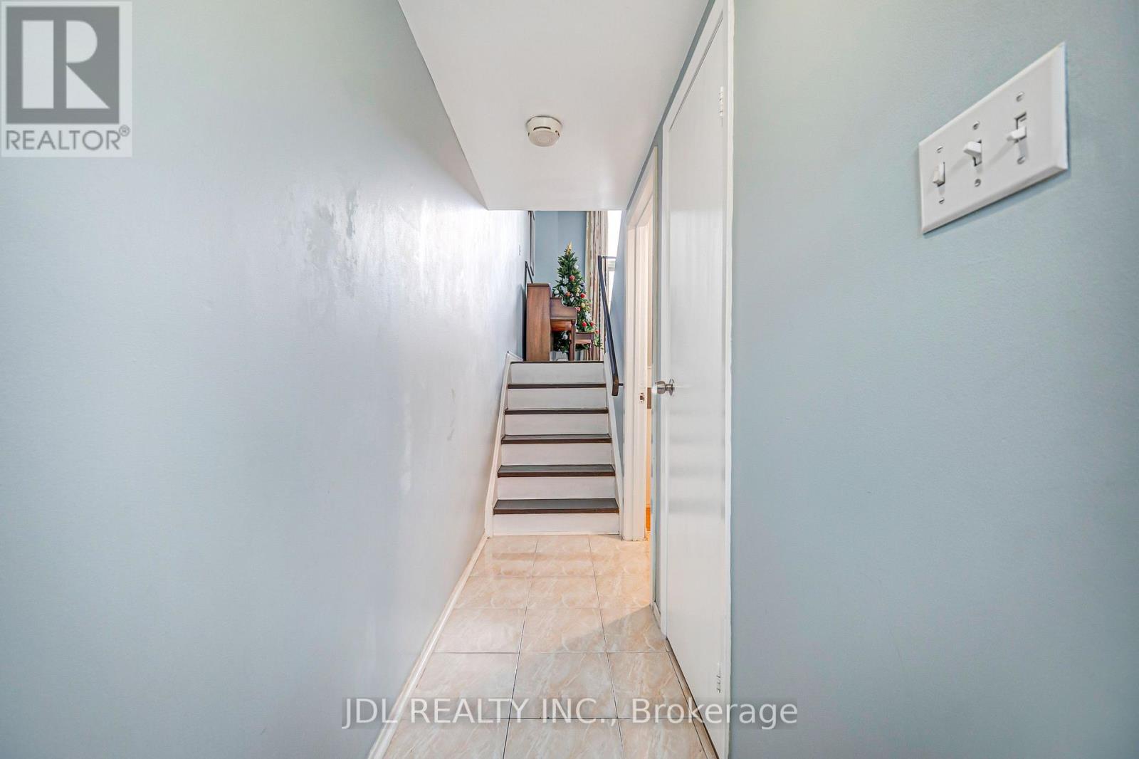 #33 100 BRIDLETOWNE CIRCLE - Image 7