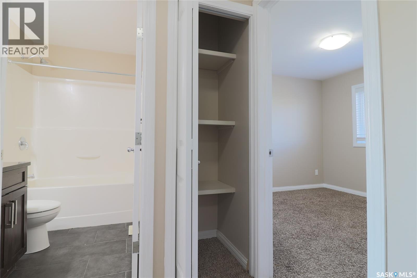 450 Geary CRESCENT - 33