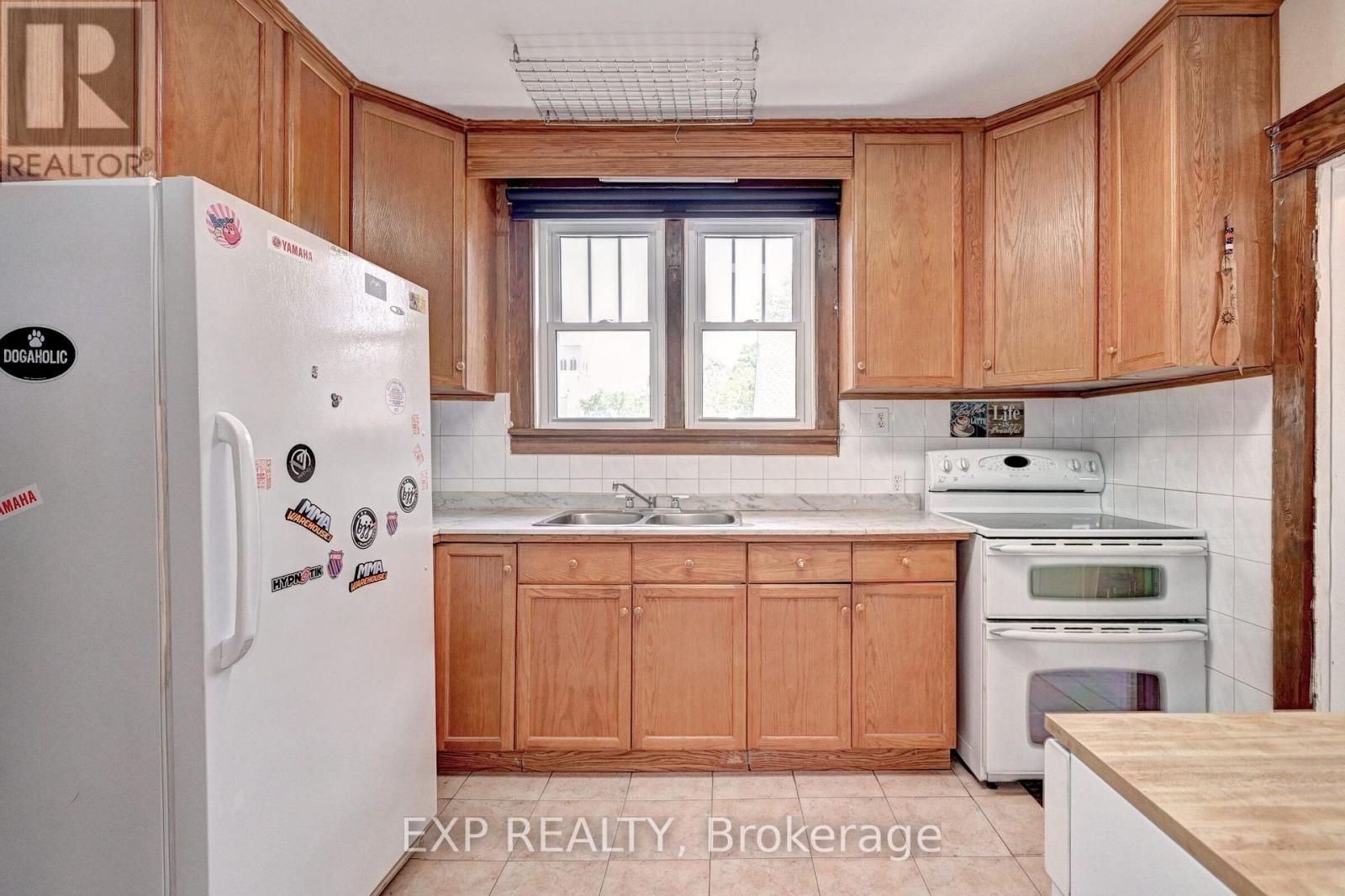147 COURTLAND AVENUE E - 15