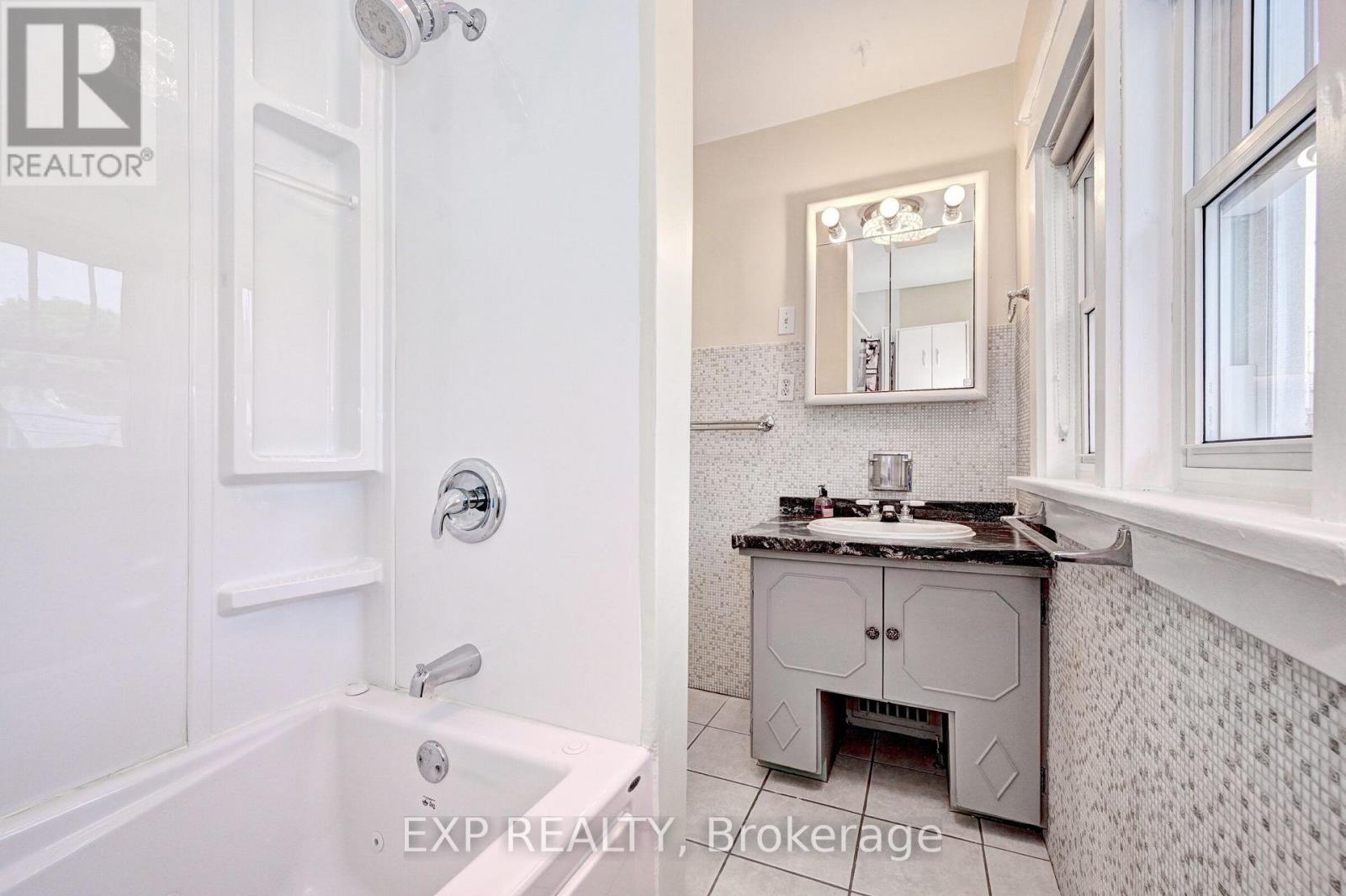 147 COURTLAND AVENUE E - Image 26