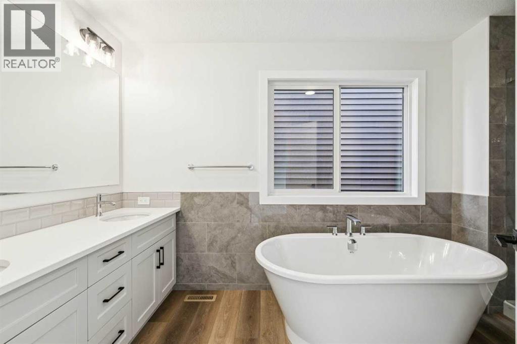 467 Buffaloberry Manor SE - 34