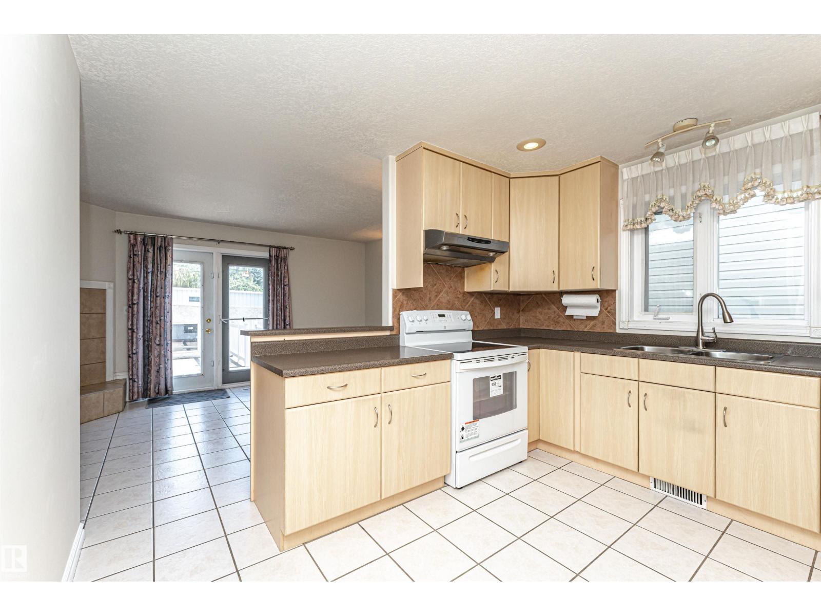 12241 93 ST NW - Image 12