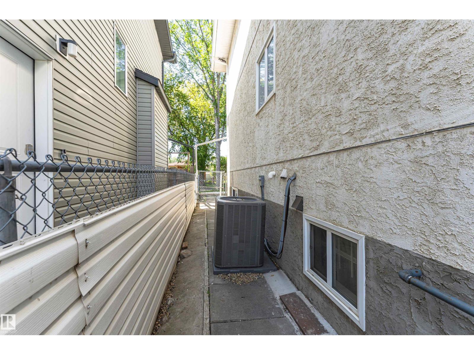 12241 93 ST NW - 52