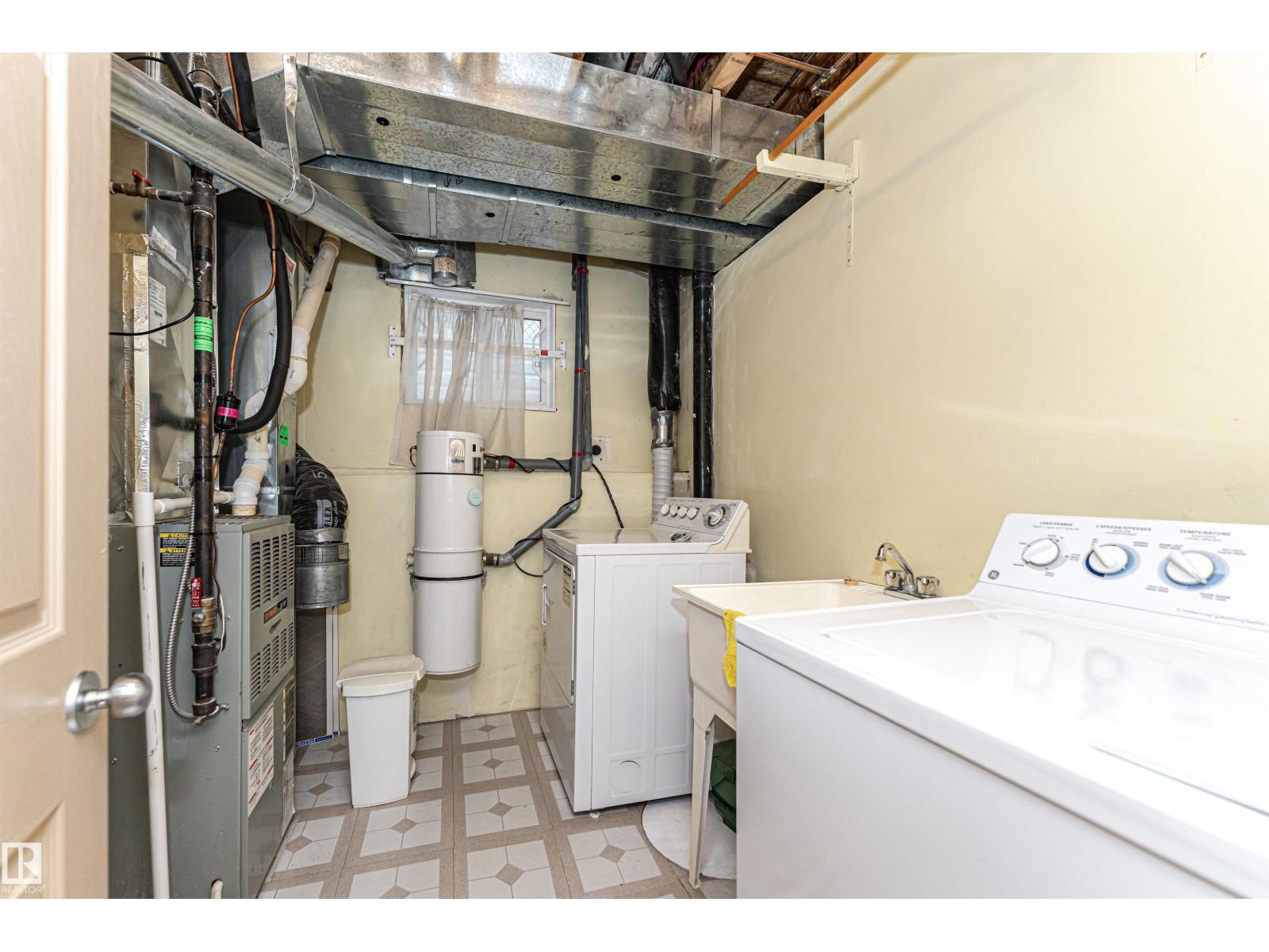 12241 93 ST NW - Image 47