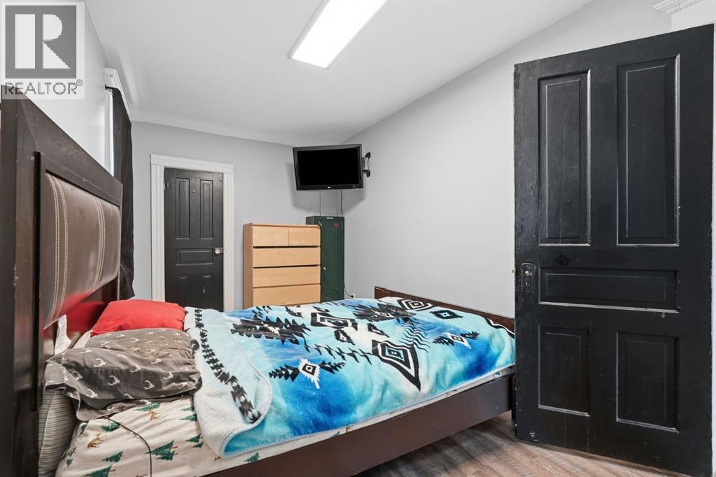 651 10 Avenue - Image 10
