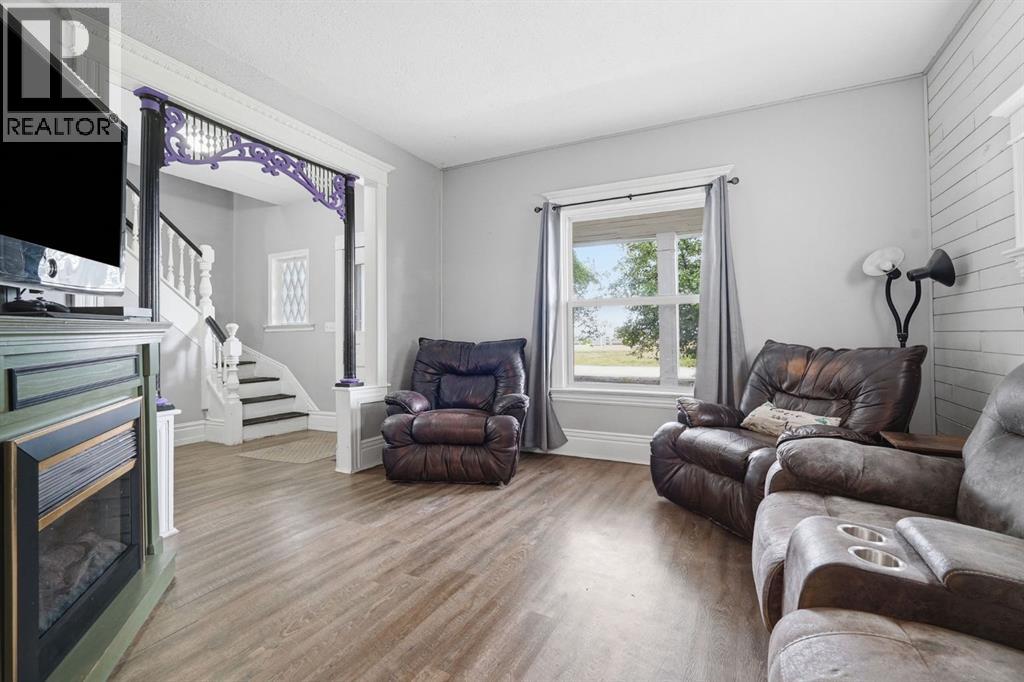 651 10 Avenue - Image 3
