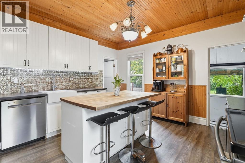651 10 Avenue - Image 8
