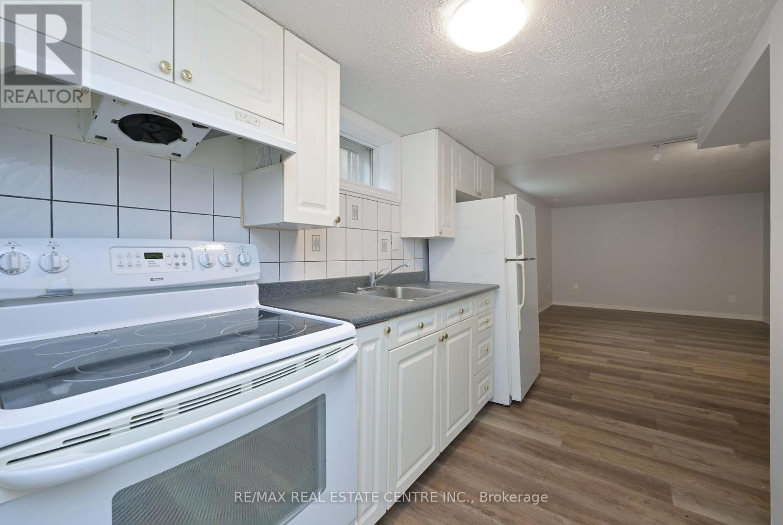 116 BURBANK CRESCENT - 21