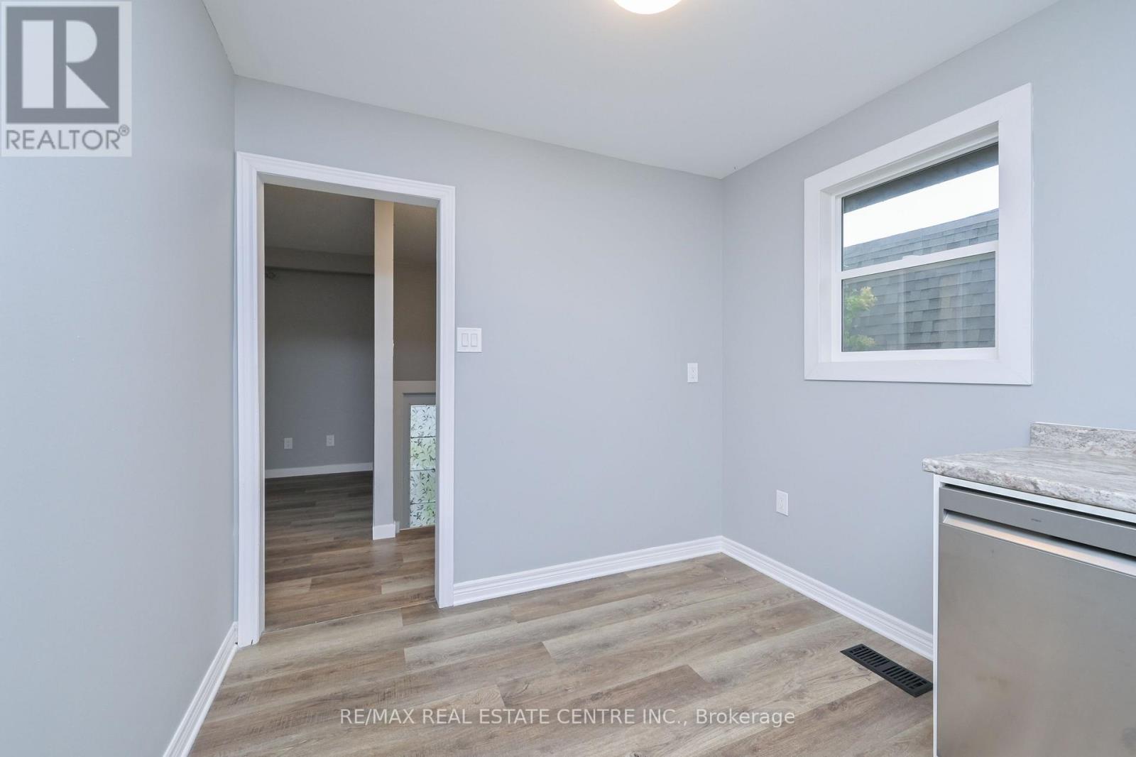 116 BURBANK CRESCENT - 8