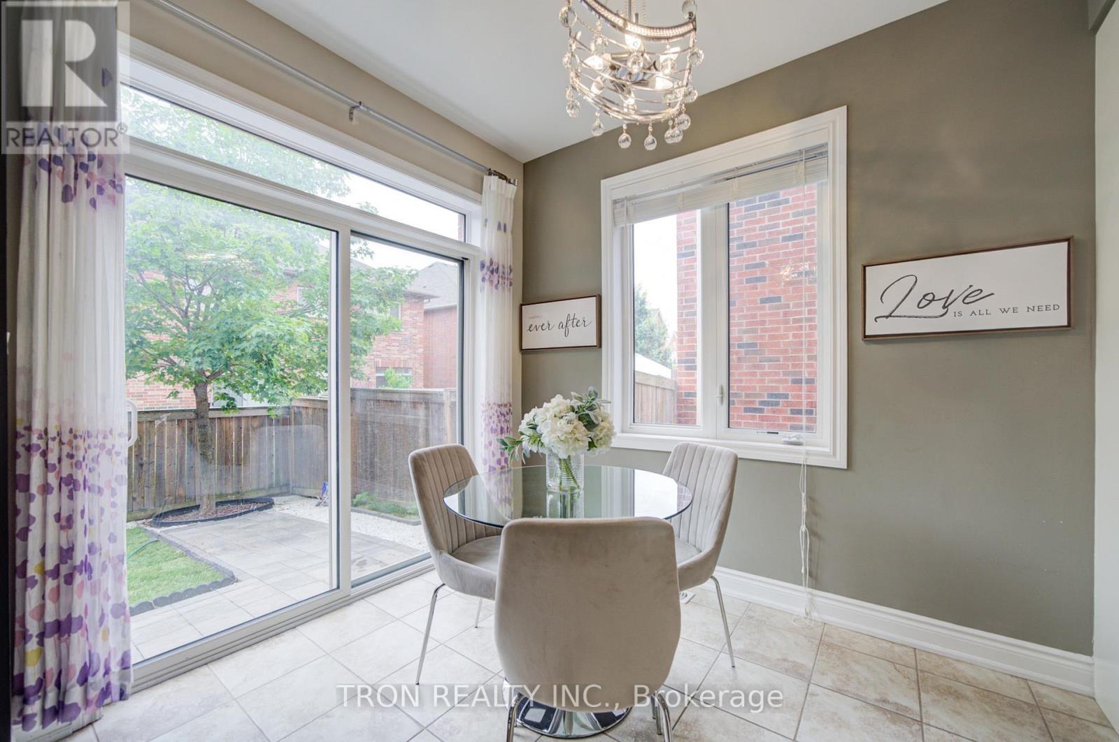 33 MAZARINE LANE - 19