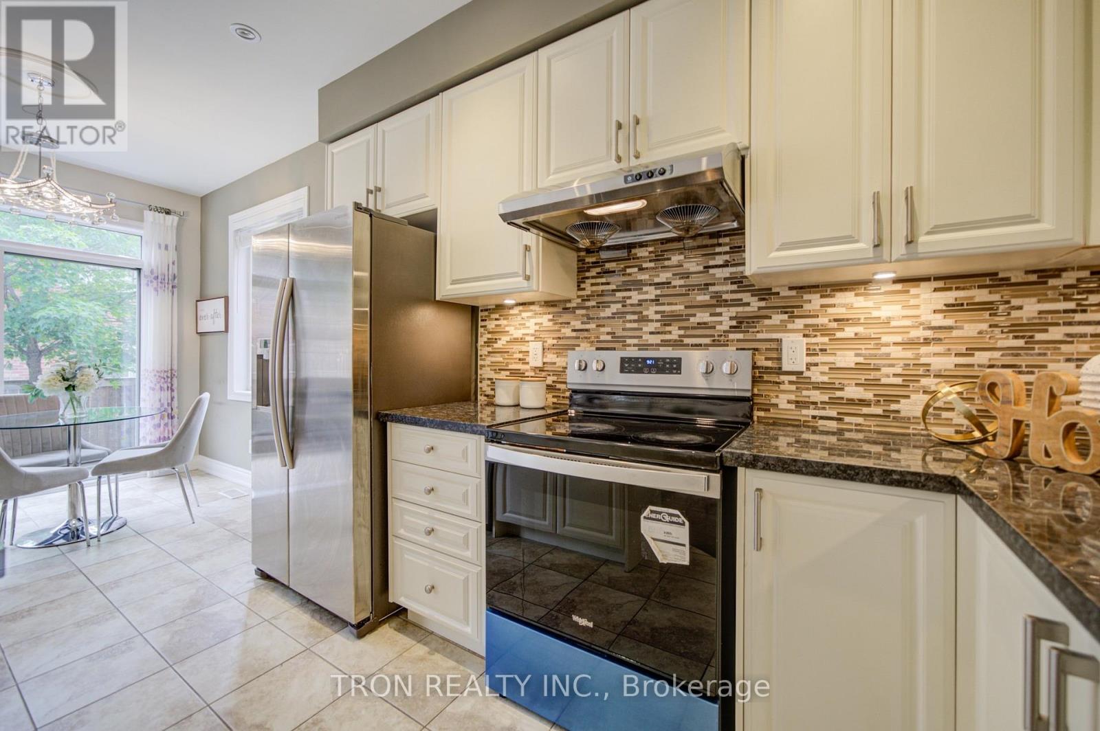 33 MAZARINE LANE - 20