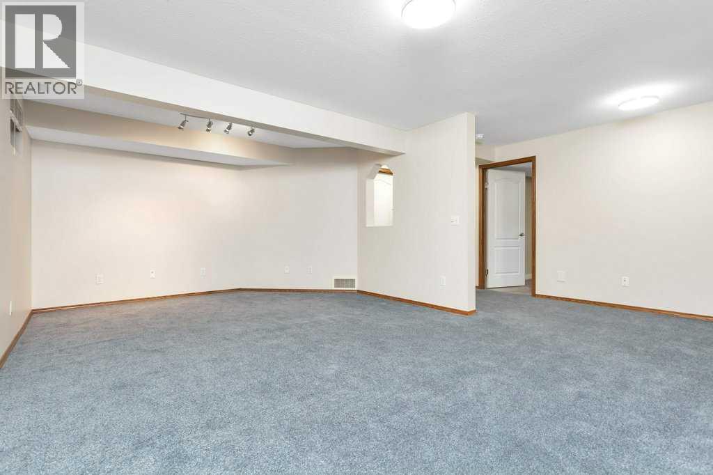 83 Lawrence Crescent - 35