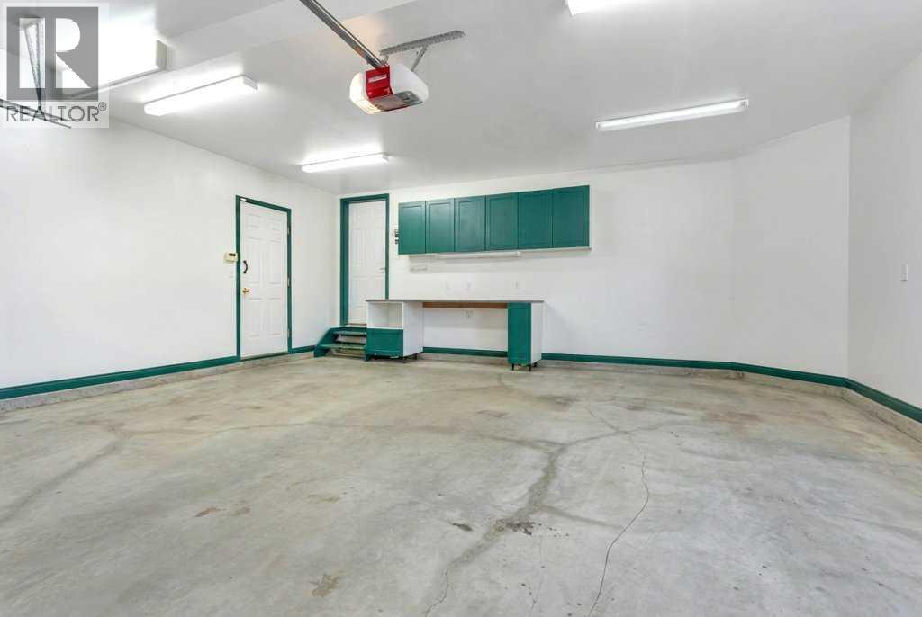 83 Lawrence Crescent - Image 41
