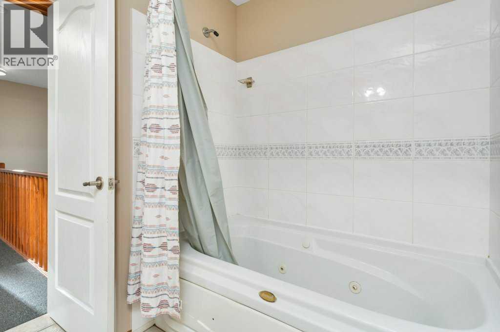 83 Lawrence Crescent - Image 29