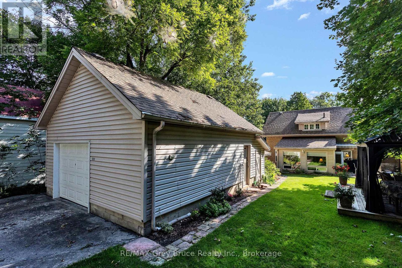 772 3RD AVENUE W - Image 37