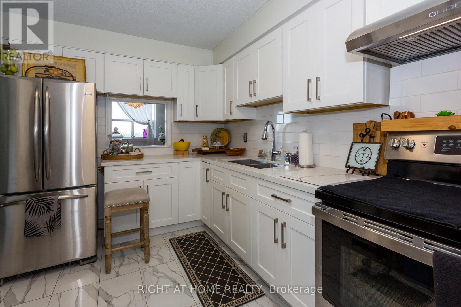 #706 1881 JANE STREET - 17