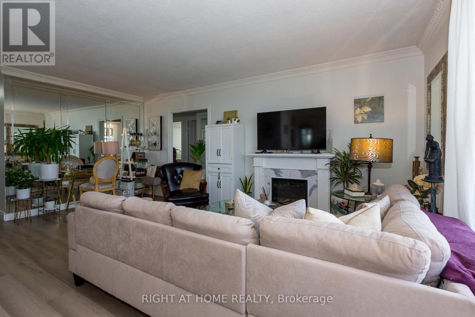 #706 1881 JANE STREET - 5