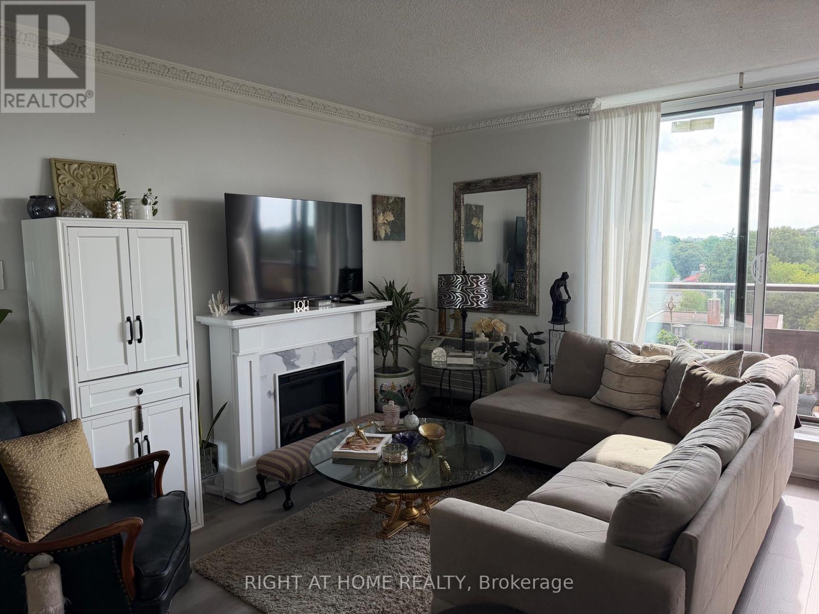 #706 1881 JANE STREET - Image 8