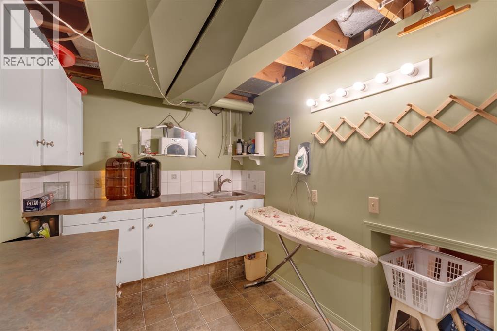 2204 Halifax Crescent NW - Image 21